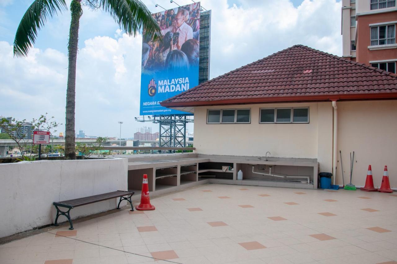 Five H Family Service Apartment Seri Kembangan Εξωτερικό φωτογραφία